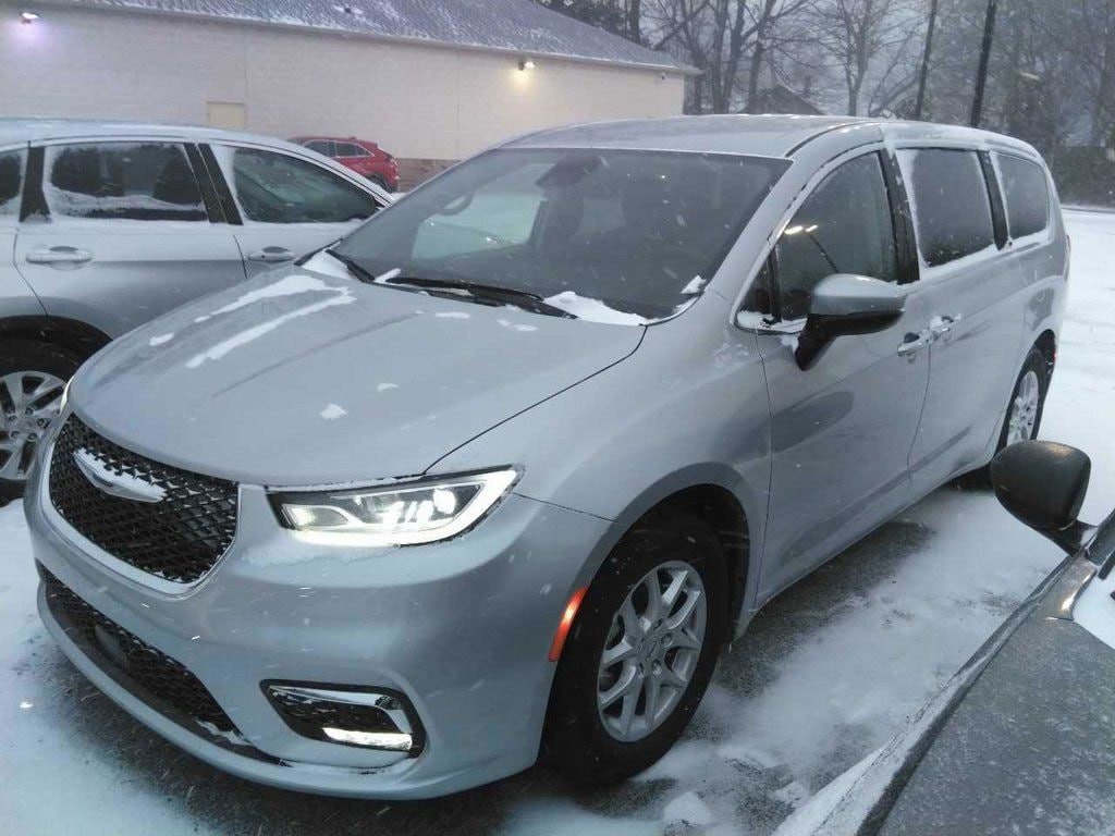 Used 2023 Chrysler Pacifica Touring L Minivan/Van