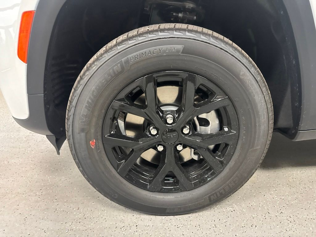 New 2026 Jeep Grand Cherokee L Laredo Sport Utility