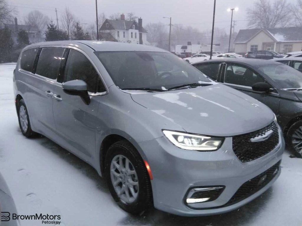 Used 2023 Chrysler Pacifica Touring L Minivan/Van