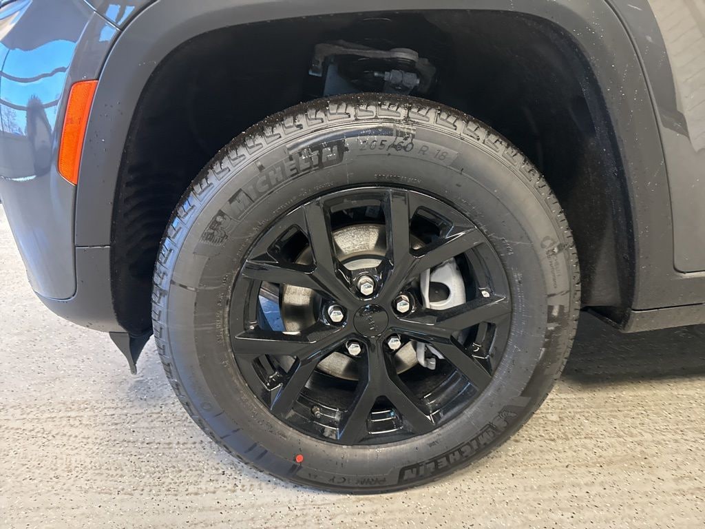 New 2026 Jeep Grand Cherokee Laredo Sport Utility