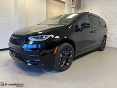 2026 Chrysler Pacifica Limited Passenger Van
