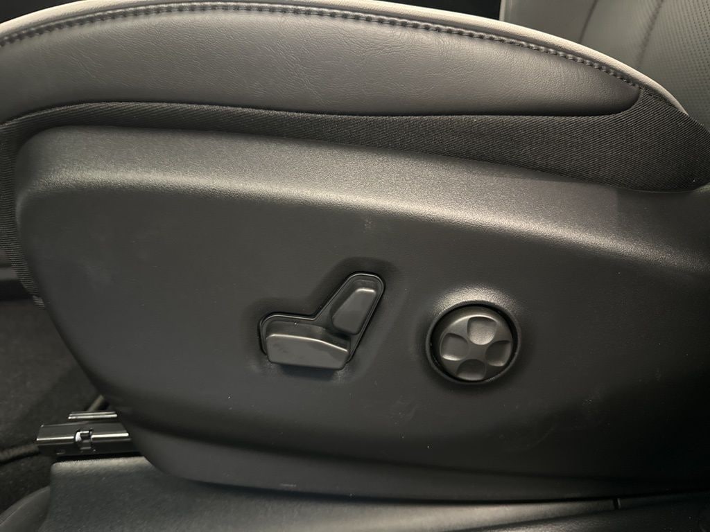 New 2026 Chrysler Pacifica Limited Passenger Van
