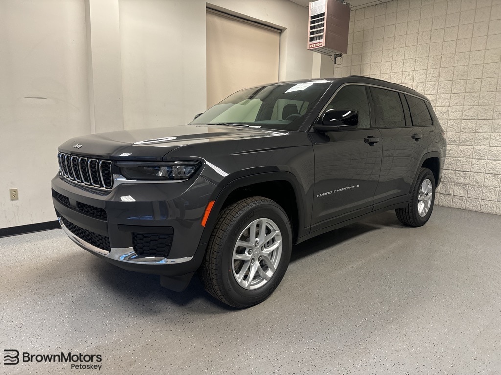 2025 Jeep Grand Cherokee L Laredo's photo