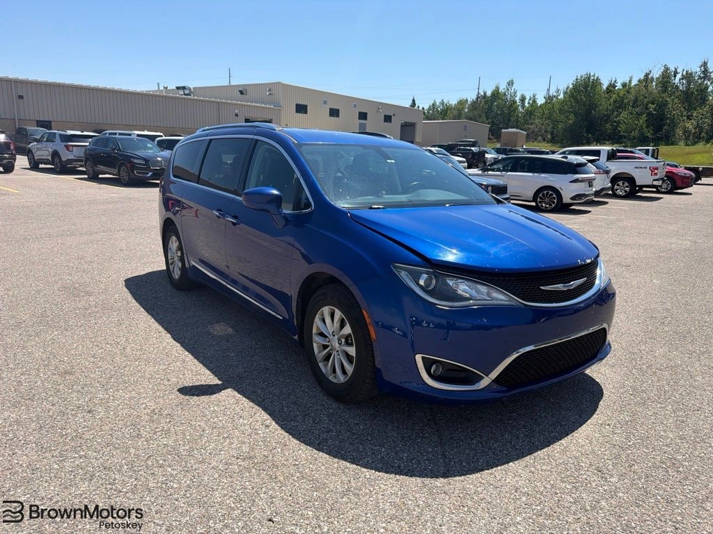 Used 2018 Chrysler Pacifica Touring L Plus Minivan/Van