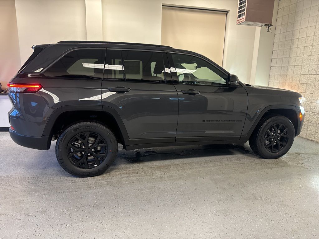 2026 Jeep Grand Cherokee Laredo - Photo 22