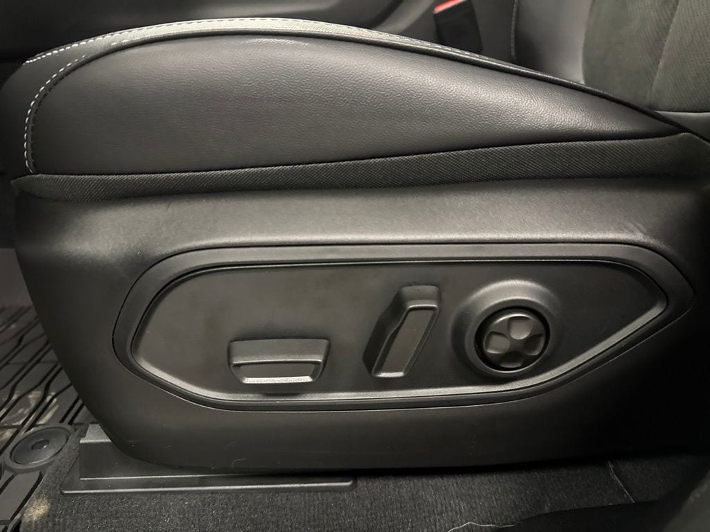 New 2026 Jeep Grand Cherokee L Laredo Sport Utility