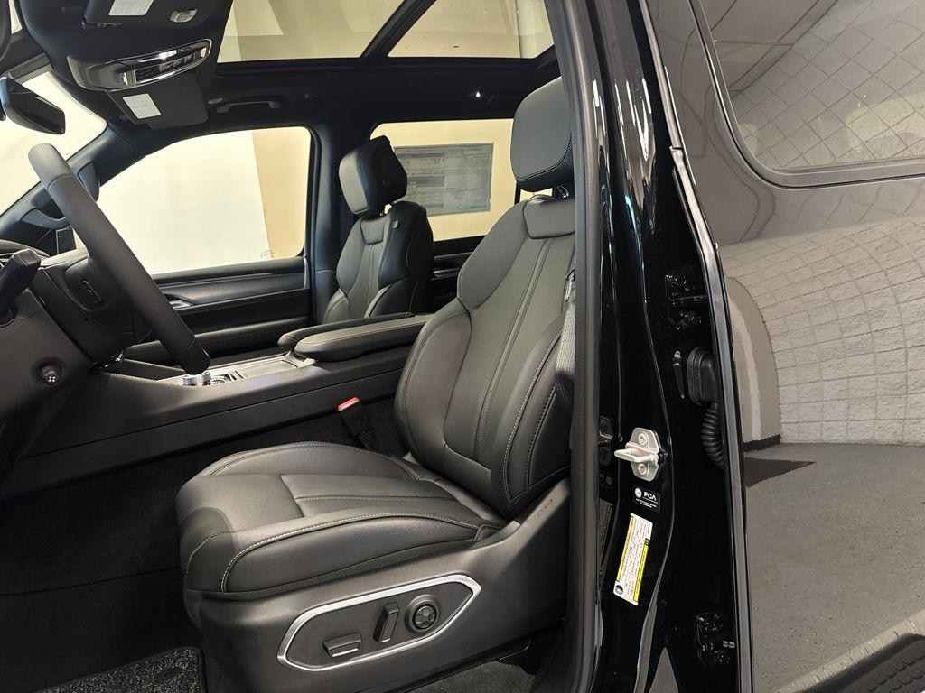 New 2026 Jeep Grand Wagoneer Base Sport Utility