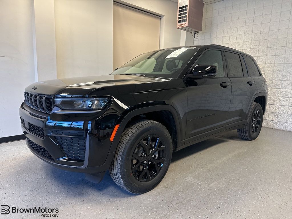 New 2026 Jeep Grand Cherokee Laredo Sport Utility