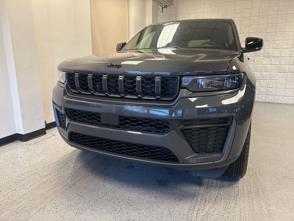 2026 Jeep Grand Cherokee Laredo - Photo 11