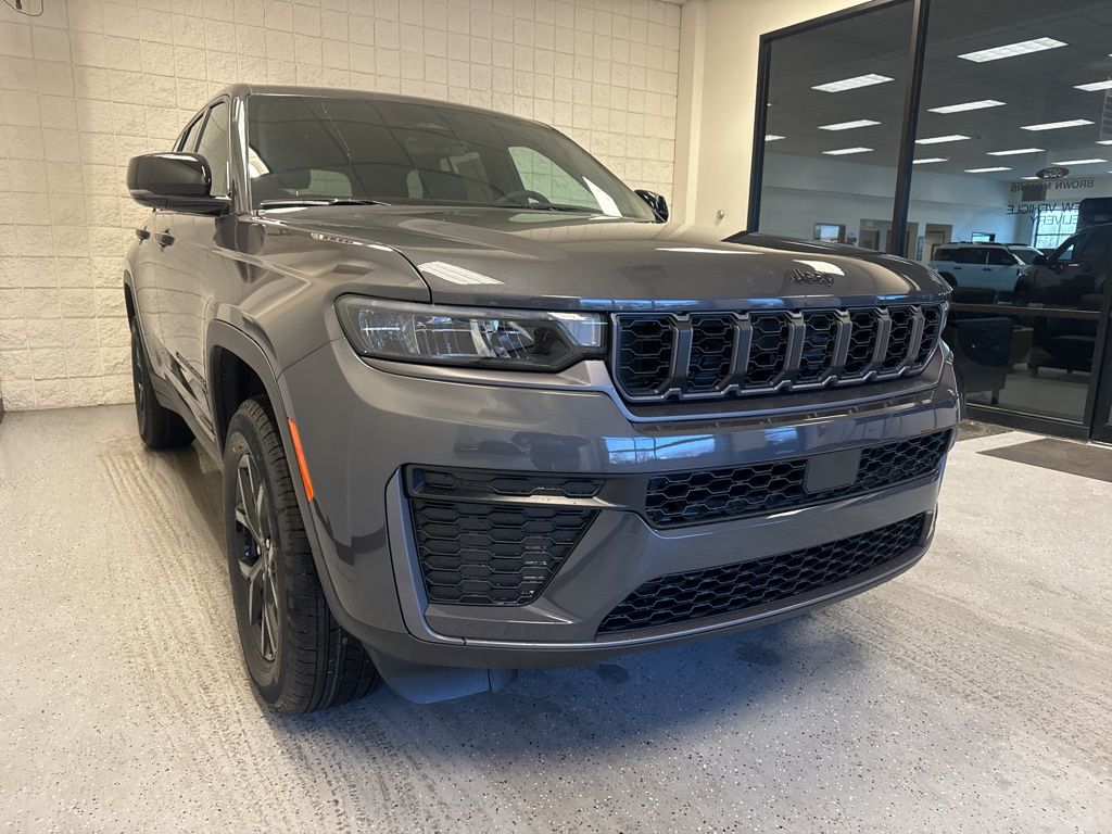 2026 Jeep Grand Cherokee Laredo - Photo 8