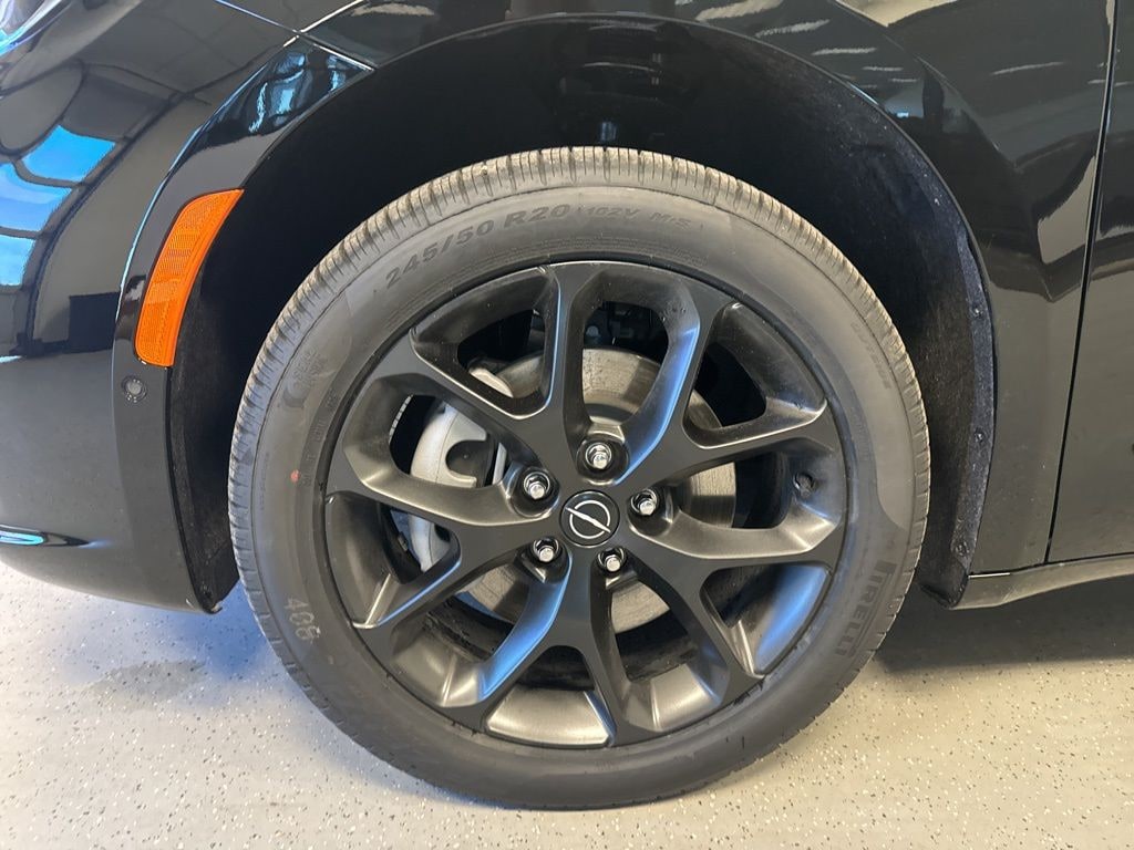 New 2026 Chrysler Pacifica Limited Passenger Van