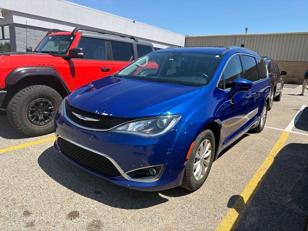 Used 2018 Chrysler Pacifica Touring L Plus Minivan/Van