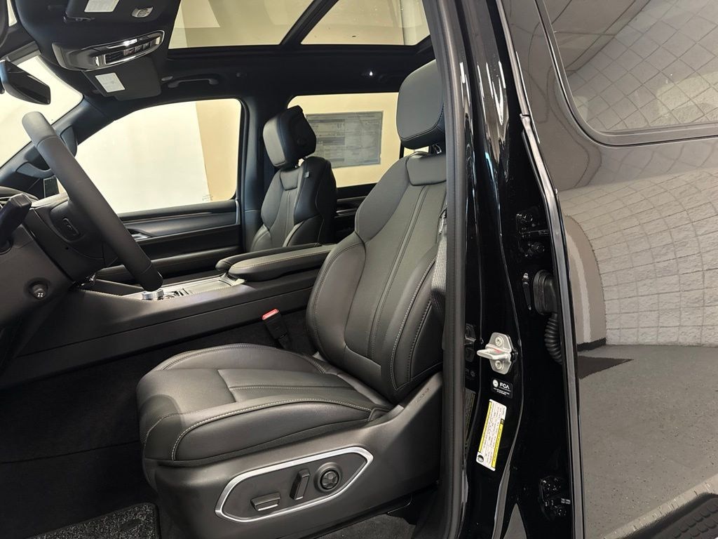New 2026 Jeep Grand Wagoneer Base Sport Utility