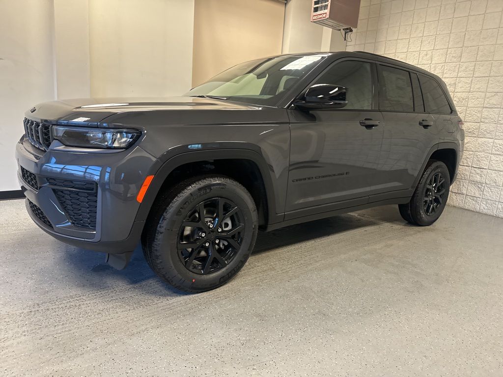 2026 Jeep Grand Cherokee Laredo - Photo 13