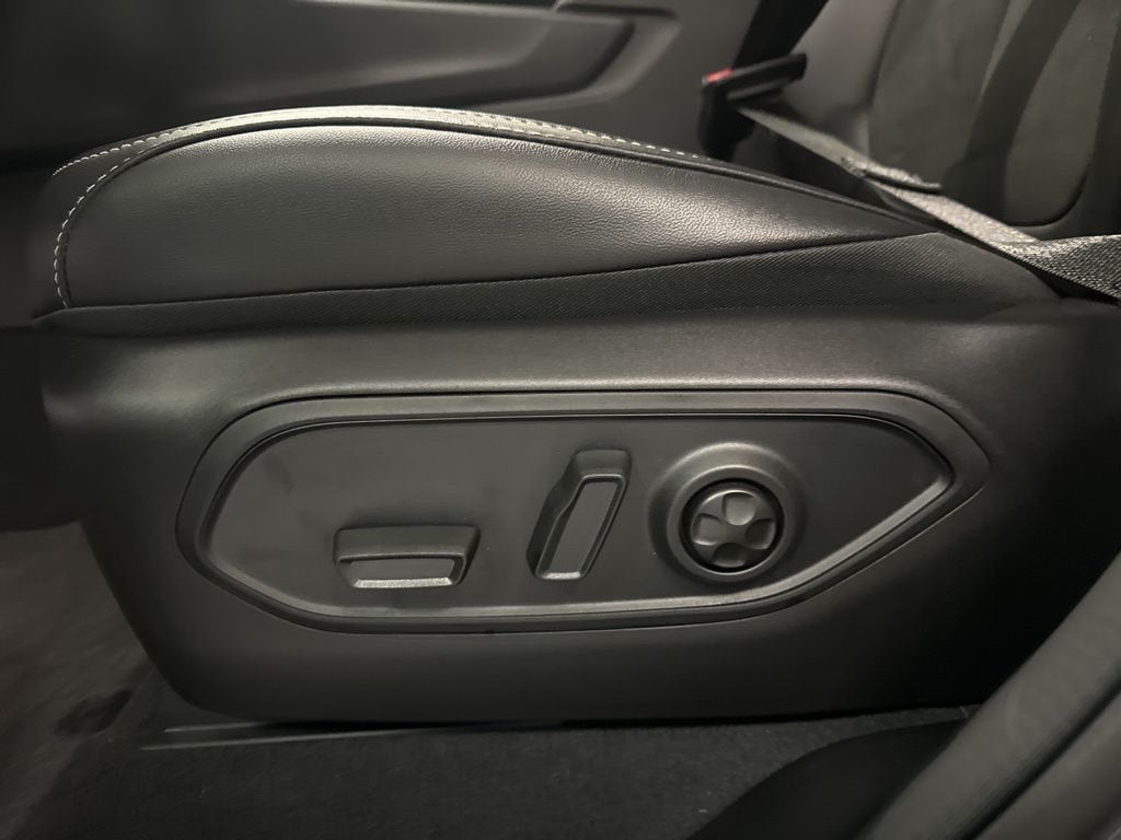 New 2026 Jeep Grand Cherokee Laredo Sport Utility