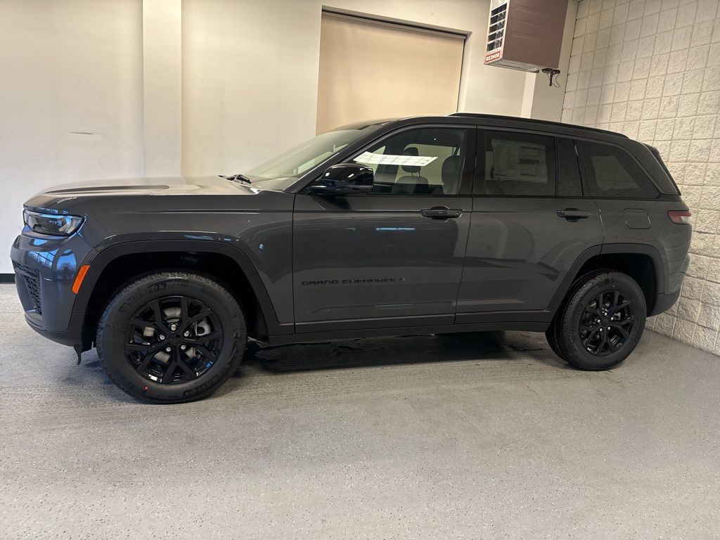 2026 Jeep Grand Cherokee Laredo - Photo 14