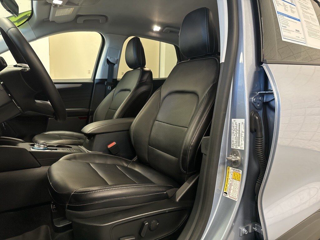 2022 Ford Escape SEL photo 3