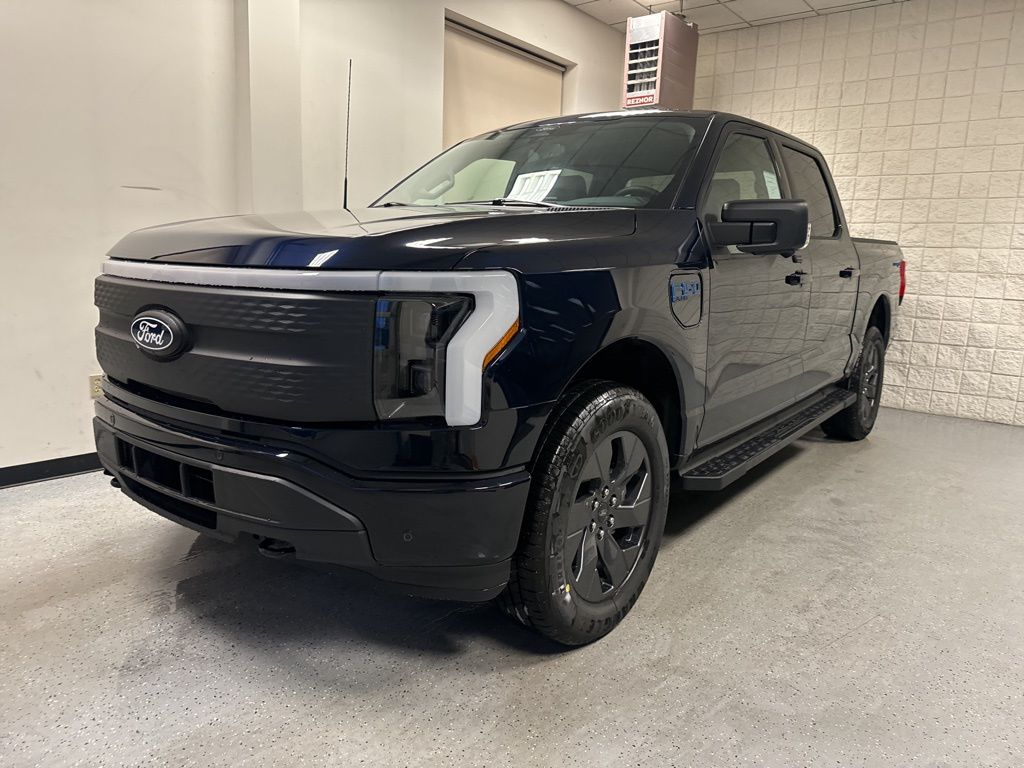 2025 Ford F-150 Lightning Flash - Photo 15