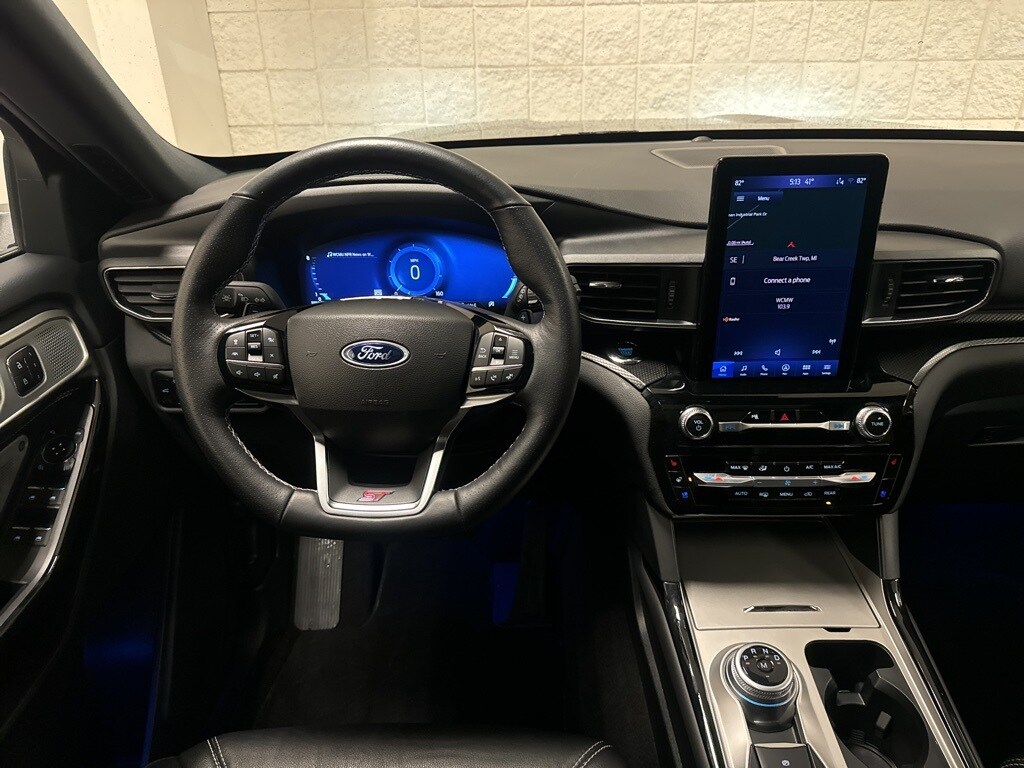 2023 Ford Explorer ST photo 2