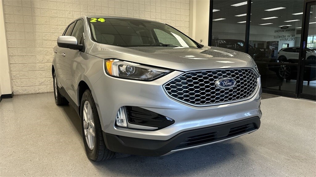 2024 Ford Edge SEL photo 2