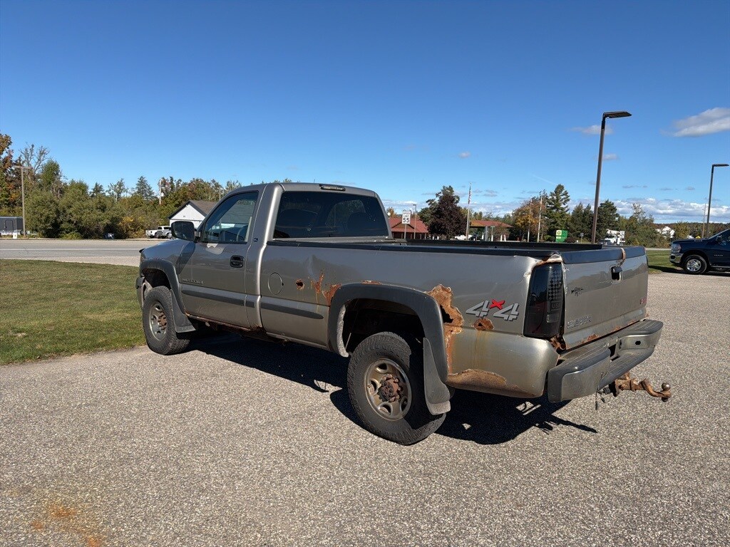 2002 Gmc Sierra SL photo 4