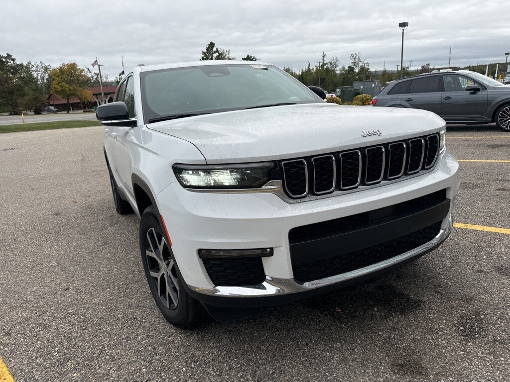 2024 Jeep Grand Cherokee Limited photo 2