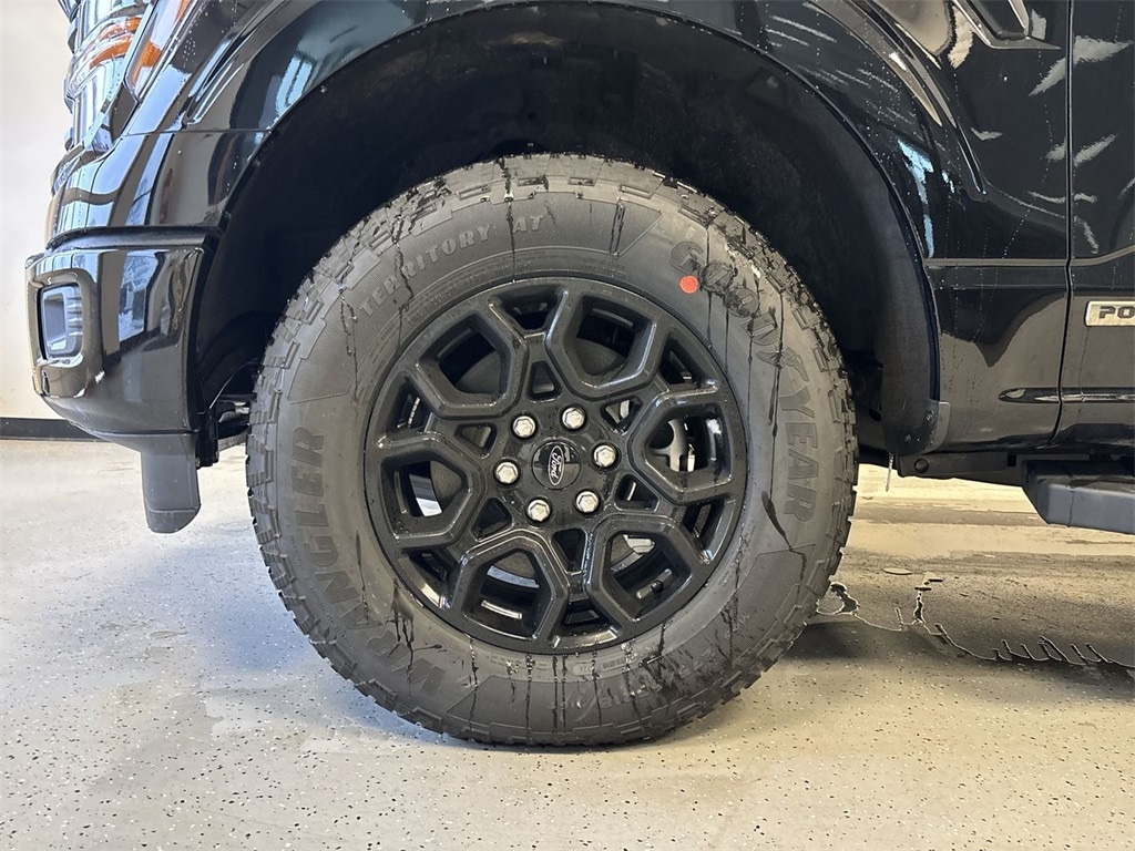 2025 Ford F-150 XLT photo 3