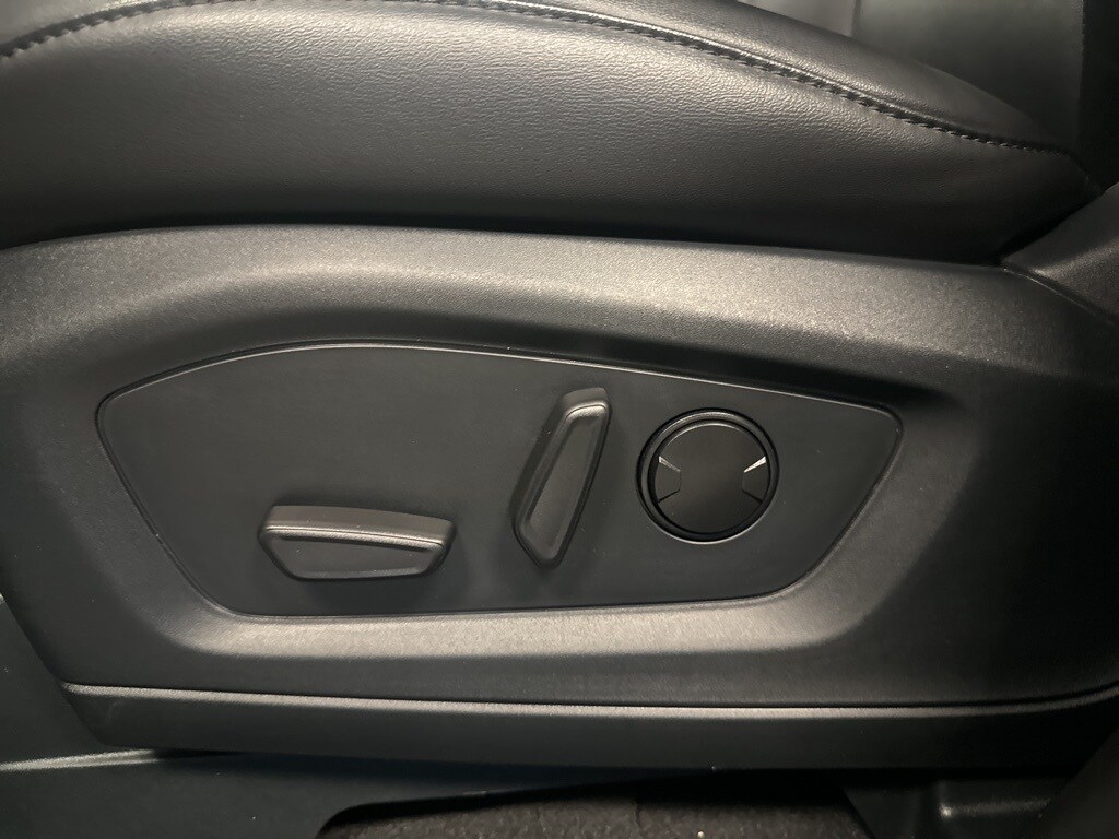 2023 Ford Explorer XLT photo 3