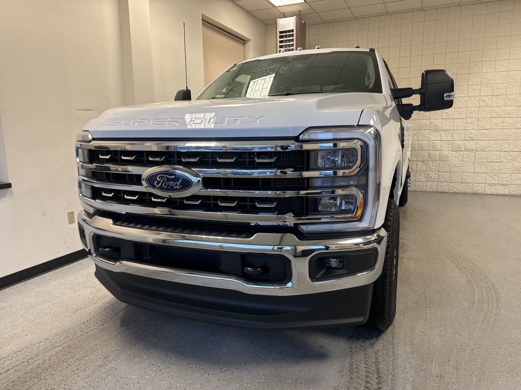 2026 Ford F-350 Super Duty XLT - Photo 14