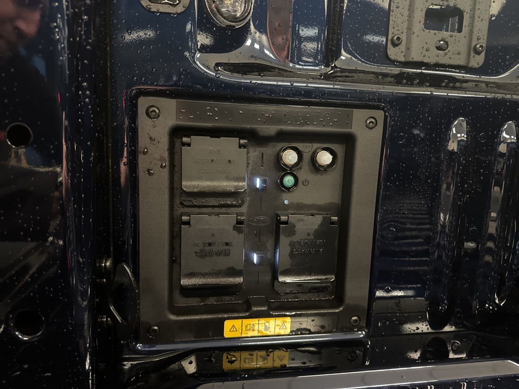 2025 Ford F-150 Lightning Flash - Photo 48