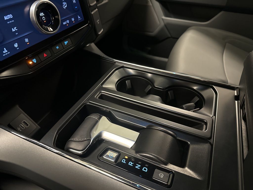 2025 Ford F-150 Lightning Flash - Photo 40