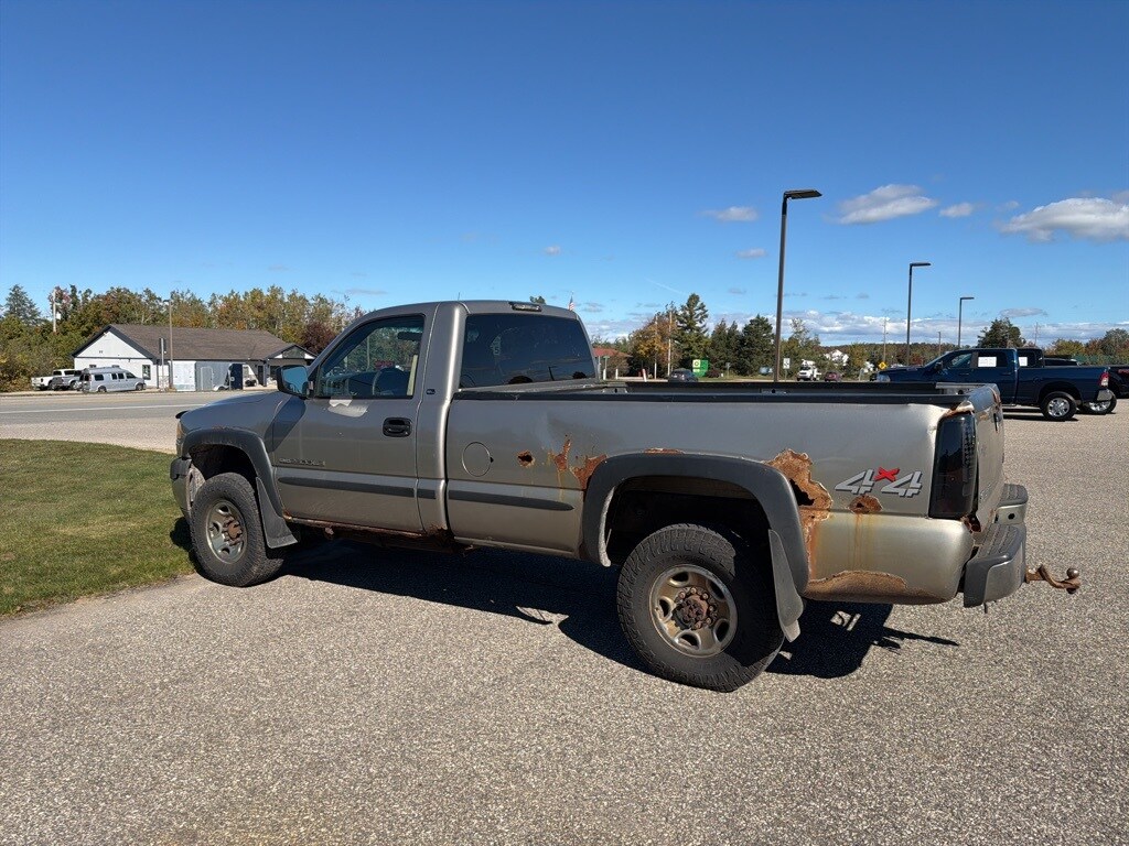 2002 Gmc Sierra SL photo 3