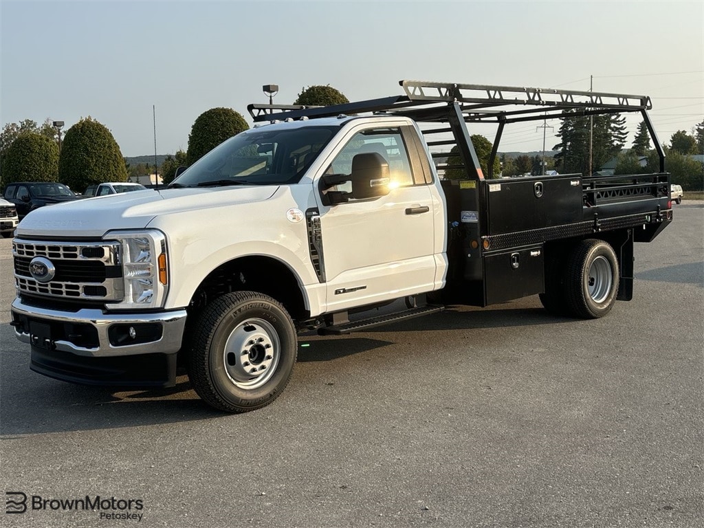 2024 Ford F-350 Super Duty Chassis Cab XL's photo
