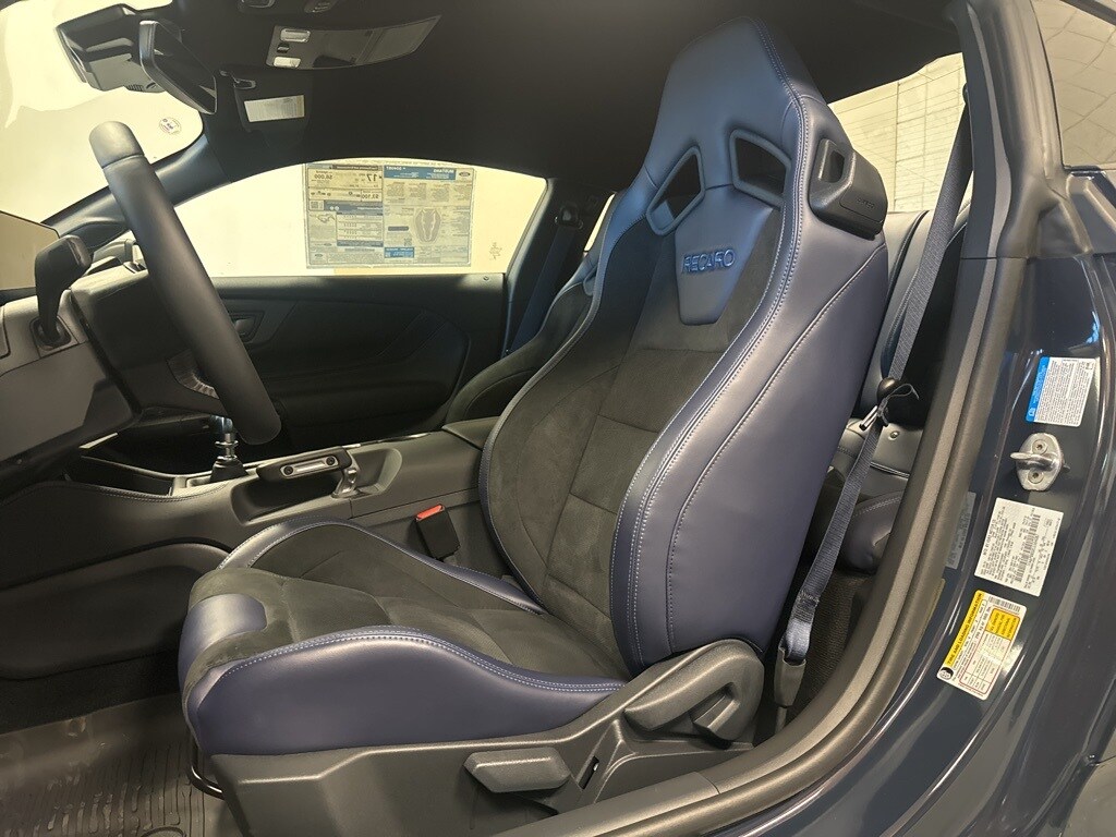 2025 Ford Mustang Dark Horse Deluxe photo 3
