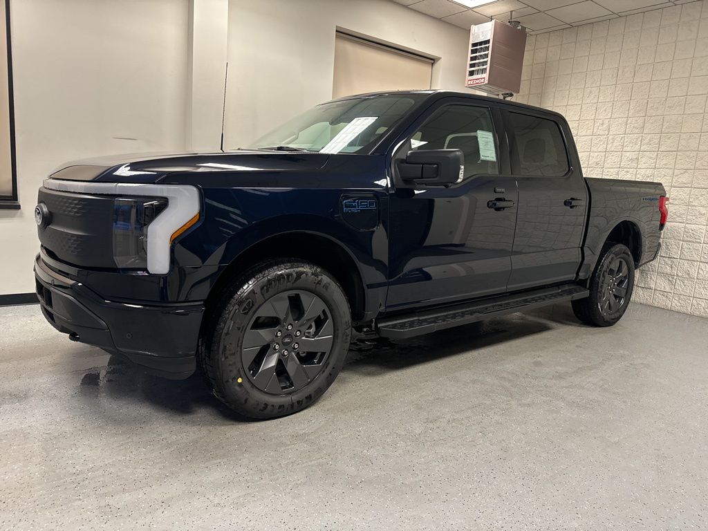 2025 Ford F-150 Lightning Flash - Photo 16