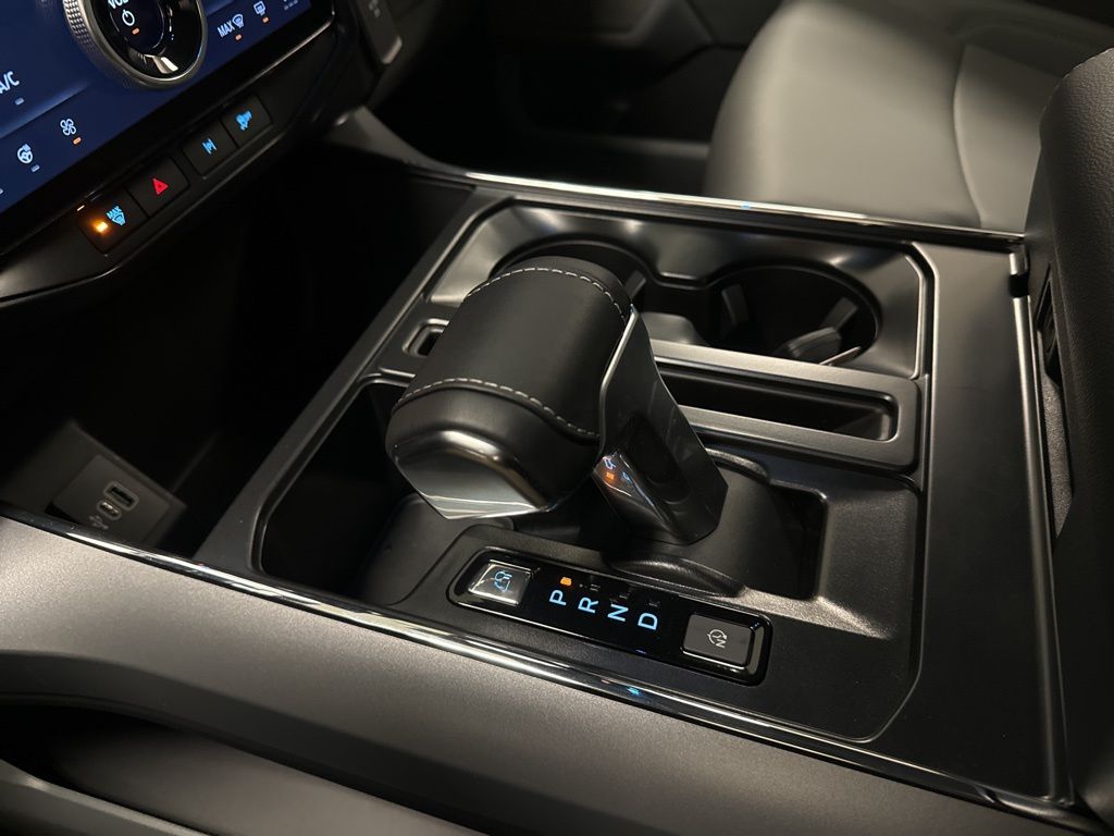 2025 Ford F-150 Lightning Flash - Photo 36