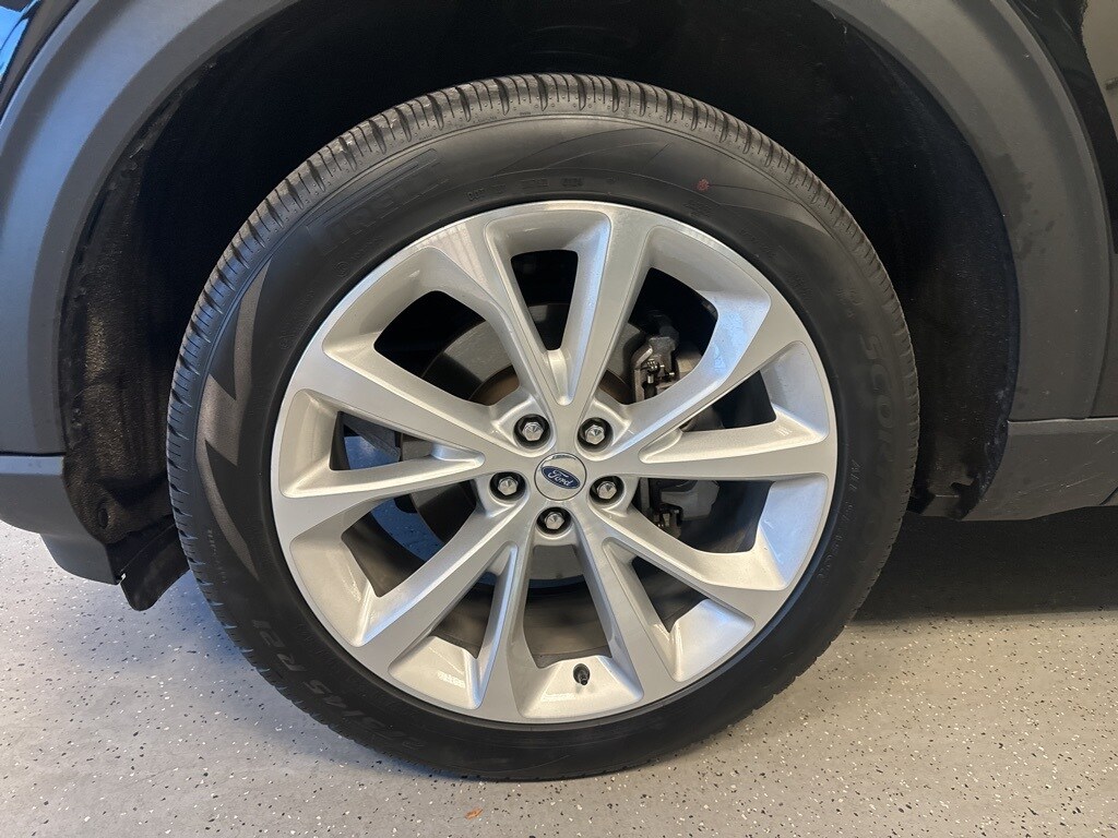 2024 Ford Explorer Platinum photo 2