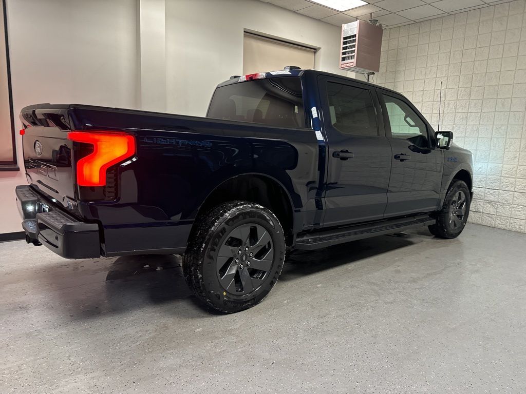 2025 Ford F-150 Lightning Flash - Photo 24