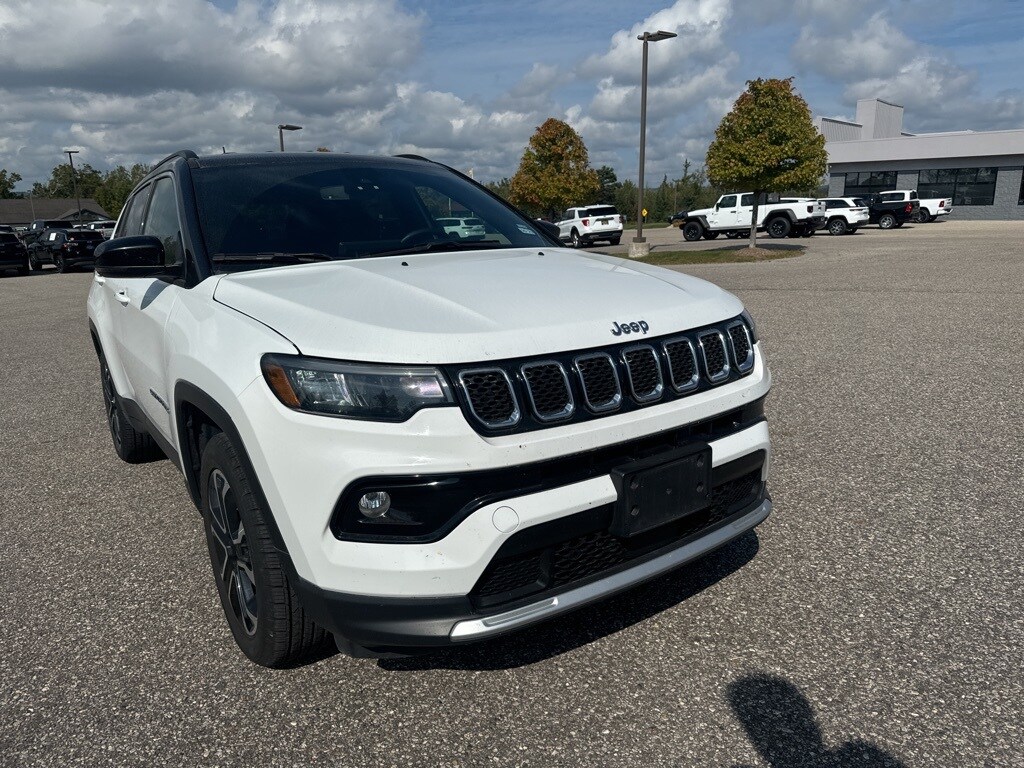 2023 Jeep Compass Limited photo 2