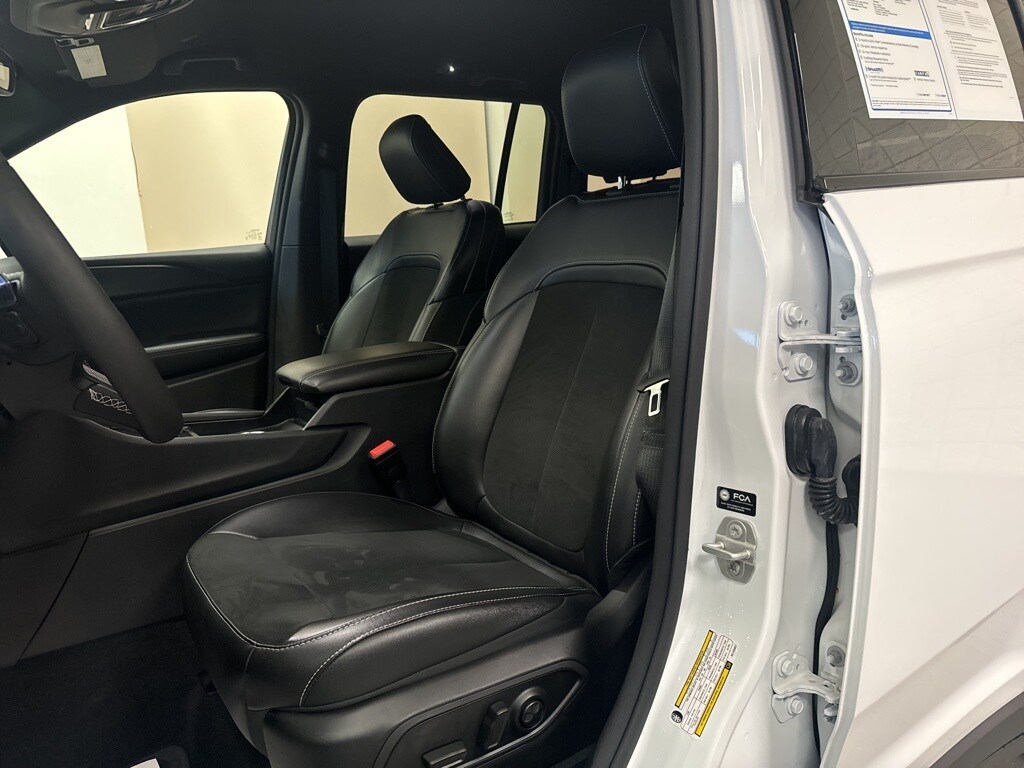 Certified 2024 Jeep Grand Cherokee Laredo SUV