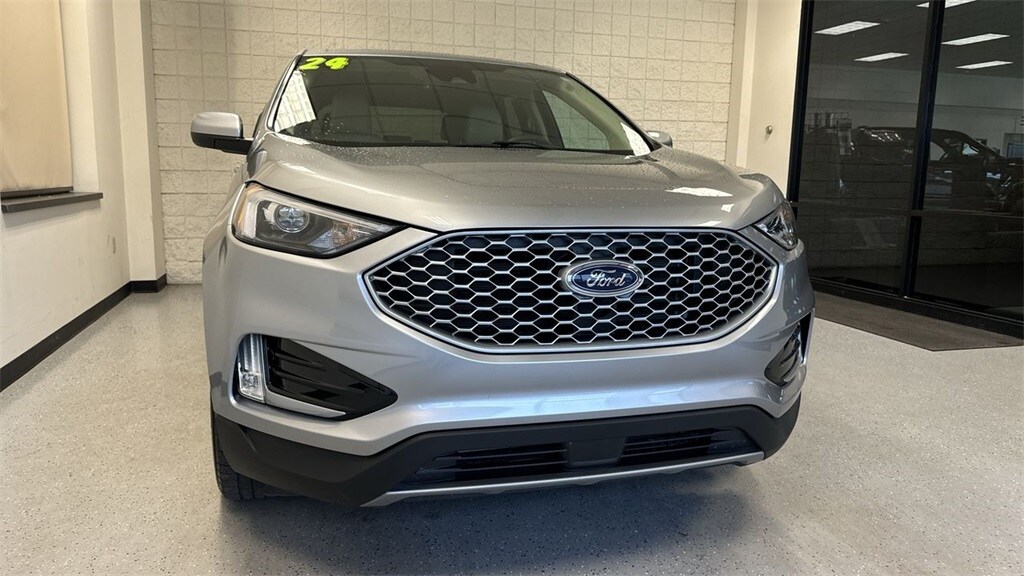 2024 Ford Edge SEL photo 3