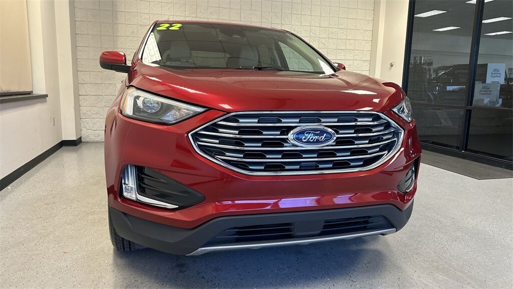 2022 Ford Edge SEL photo 2