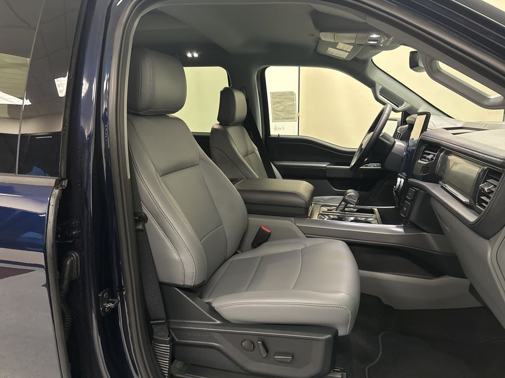 2025 Ford F-150 Lightning Flash - Photo 45
