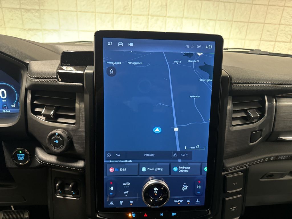 2025 Ford F-150 Lightning Flash - Photo 32