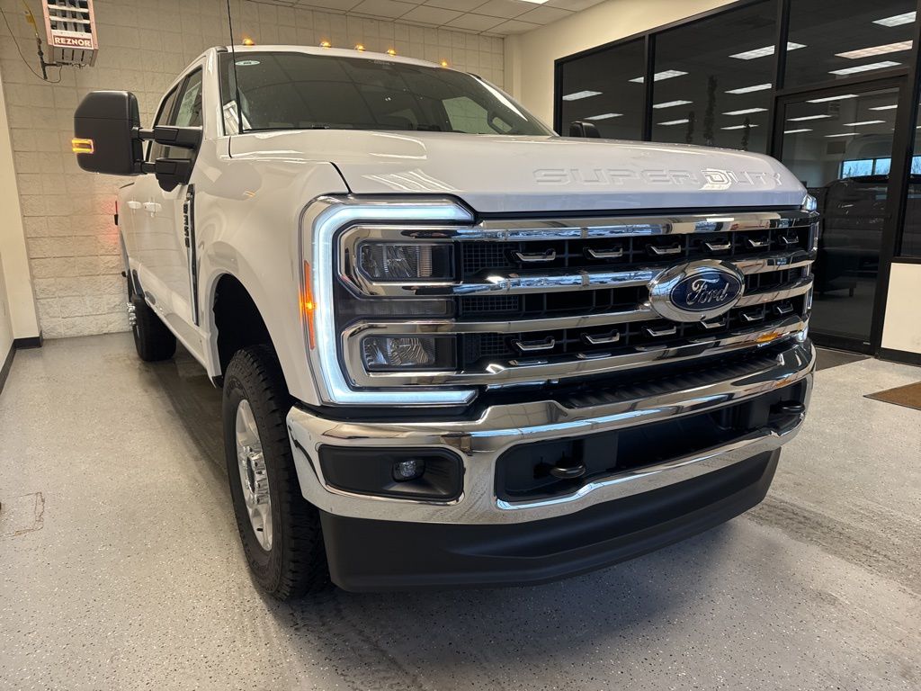 2026 Ford F-350 Super Duty XLT - Photo 11