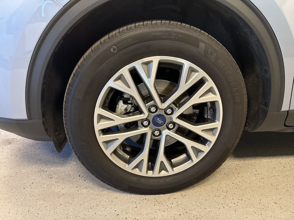 2022 Ford Escape SEL photo 2