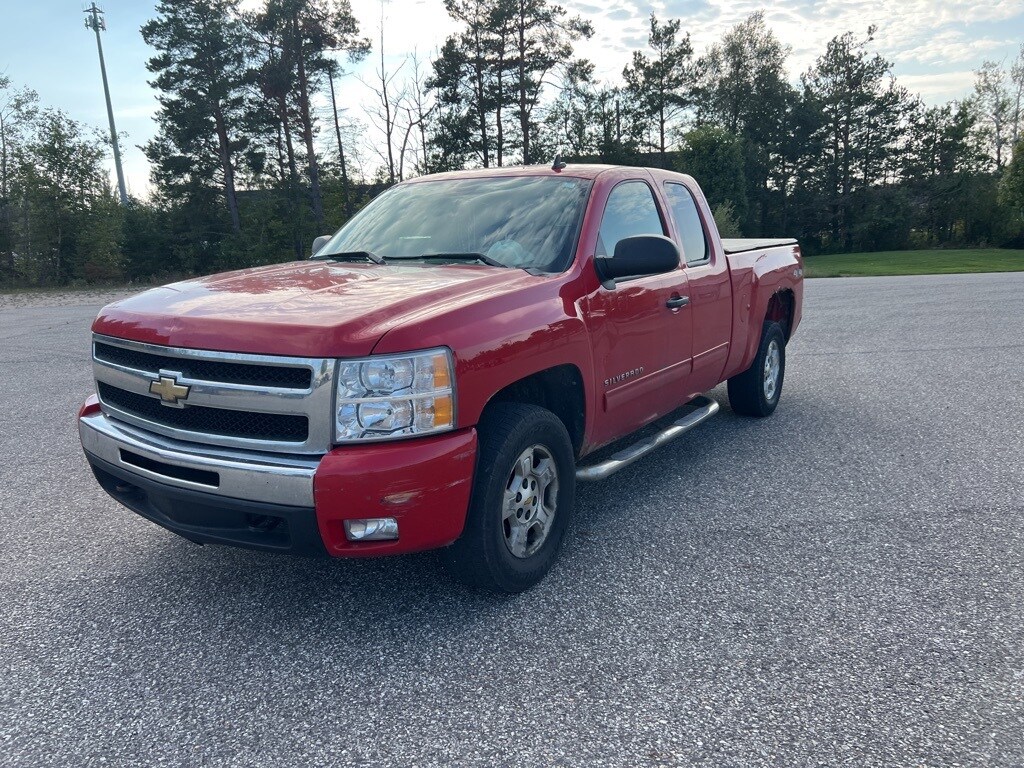2011 Chevrolet Silverado 1500 LT photo 4