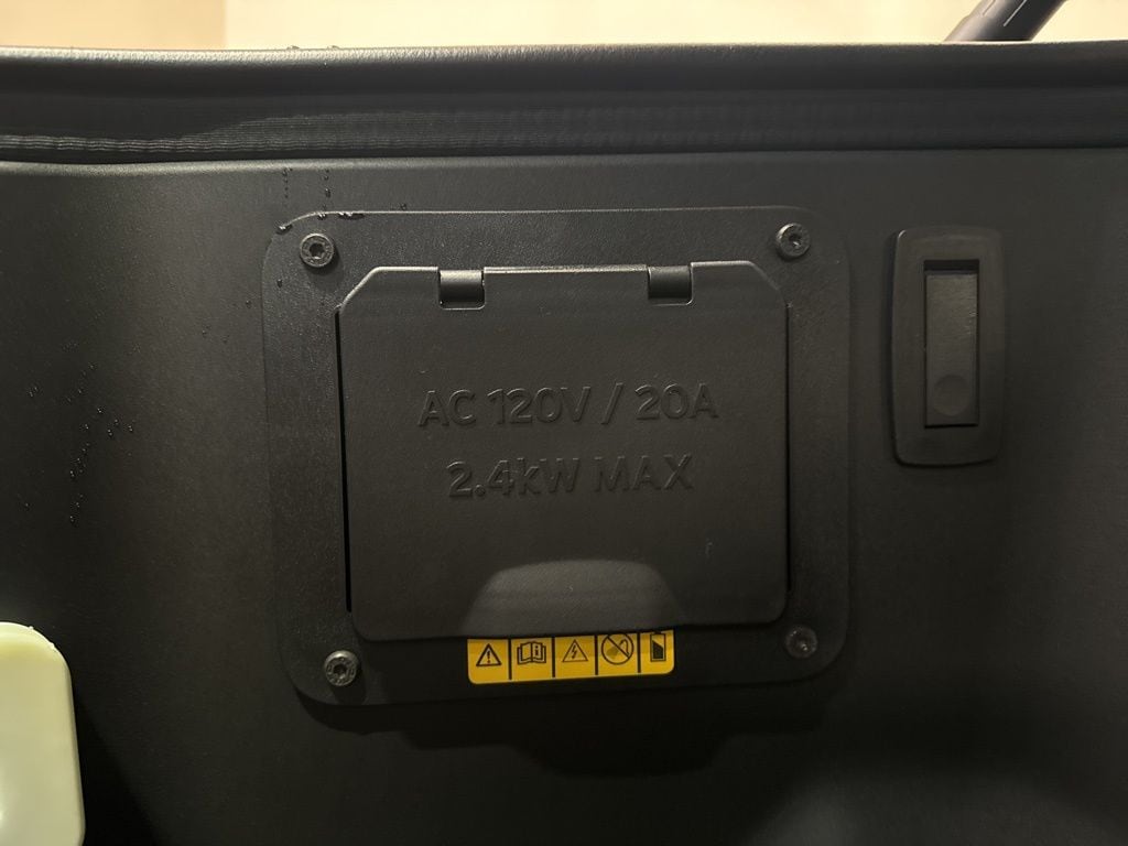2025 Ford F-150 Lightning Flash - Photo 9