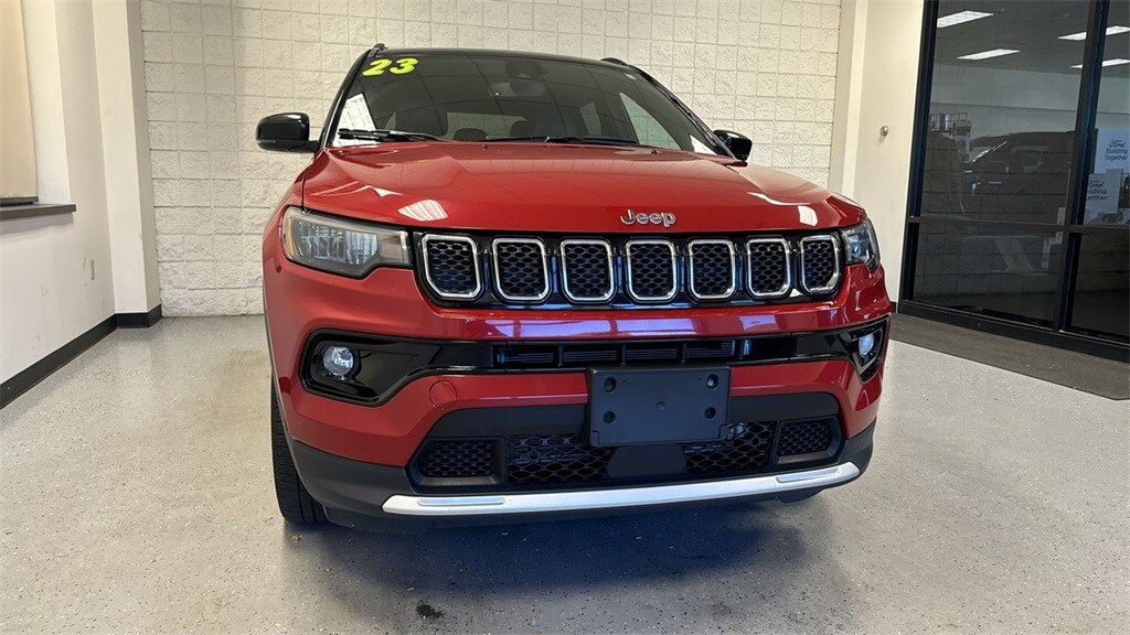 2023 Jeep Compass Limited photo 2