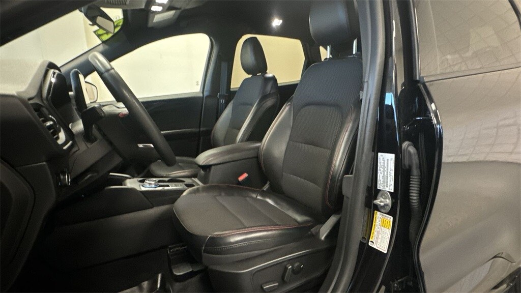 2023 Ford Escape ST-Line photo 2